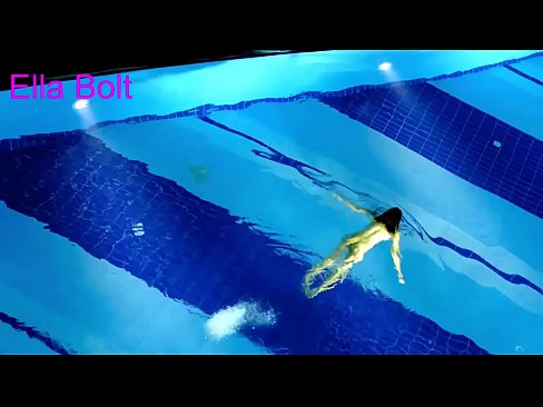 ❤️ నేను చూడటం ఆపలేను, ELLA BOLT రిసార్ట్ పూల్‌లో నగ్నంగా ఈత కొడుతూ దొరికిన యువ అందగత్తె ❤️ కేవలం పోర్న్ మా వద్ద ❌️❤